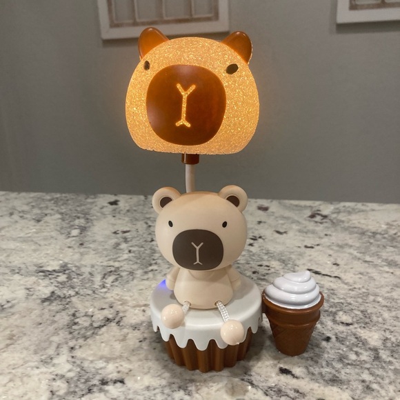 Cute capybara  Cupcake Lamp - Picture 1 of 2